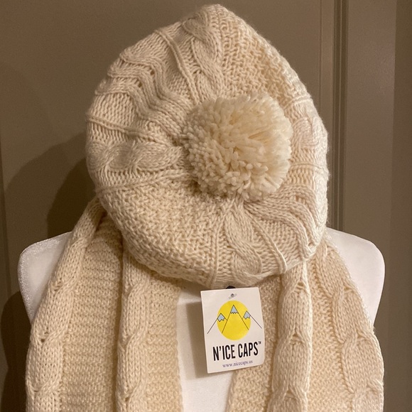 Cap & Scarf 🧣 - Picture 3 of 3